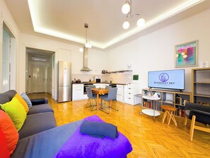 Smart TV - BP Sky - Spacious four bedroom in central Budapest (Budapest)