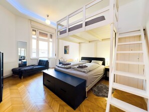 4 bedrooms, desk, iron/ironing board, free WiFi - BP Sky - Spacious four bedroom in central Budapest (Budapest)
