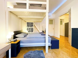 4 bedrooms, desk, iron/ironing board, free WiFi - BP Sky - Spacious four bedroom in central Budapest (Budapest)