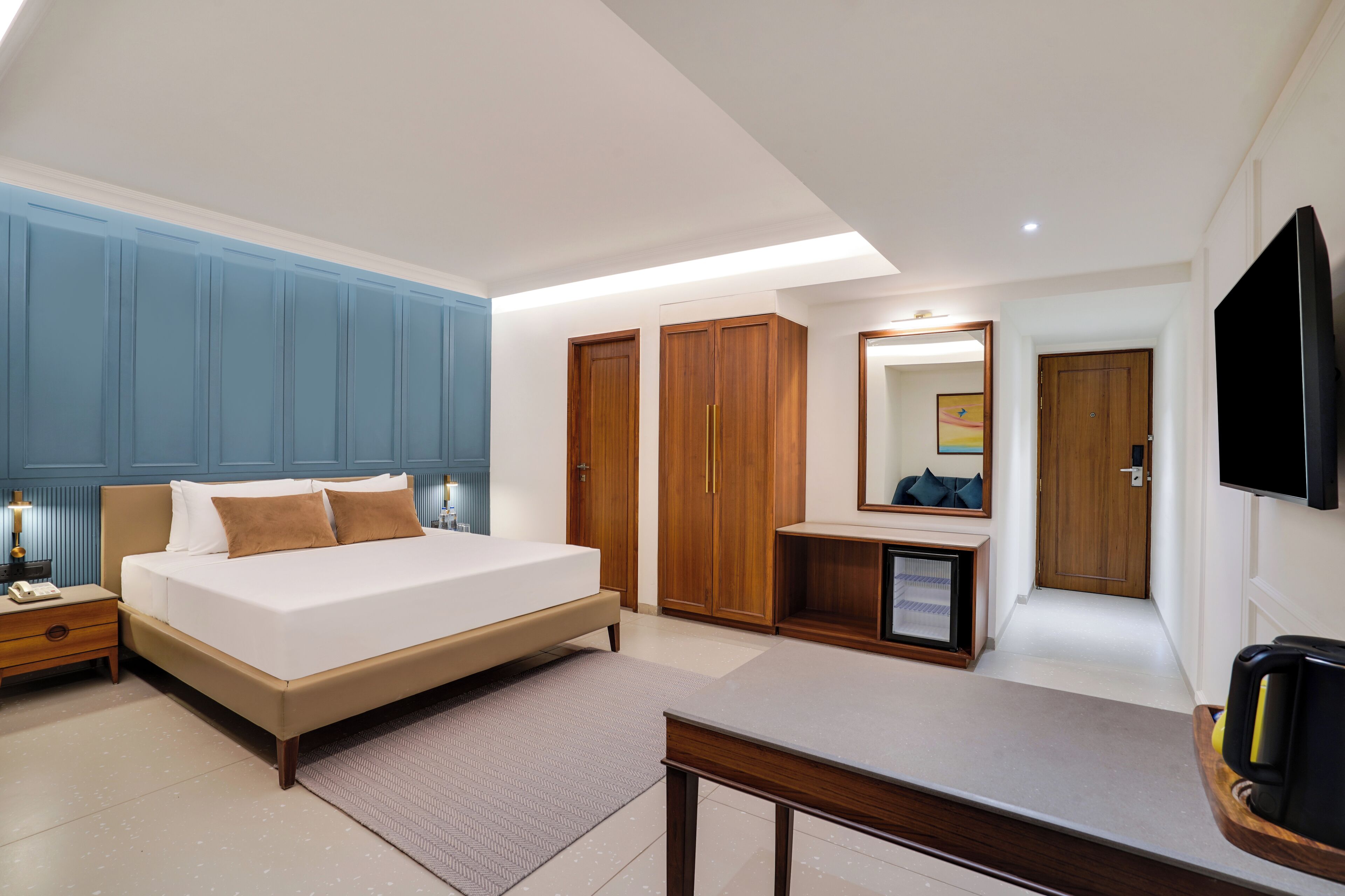 Quarto casal luxo | Frigobar, ferros/tábuas de passar roupa, Wi-Fi de cortesia