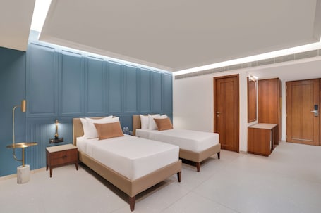 Deluxe Twin Room | Minibar, iron/ironing board, free WiFi, bed sheets