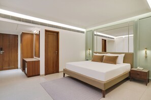 Executive Room | Minibar, iron/ironing board, free WiFi, bed sheets - Lemon Tree Hotel Rajkot (Rajkot)