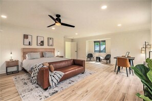 Cozy loft steps away Lake Chatuge! | Premium bedding, down comforters, individually decorated - Tranquille Resort (Hiawassee)