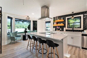 3BR + 2BA Lake Chatuge Cabin w/ Mountain Views! | Private kitchen | Full-size fridge, microwave, oven, stovetop - Tranquille Resort (Hiawassee)