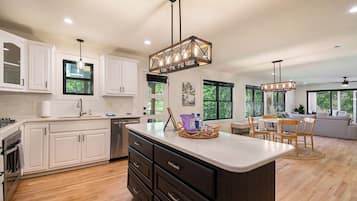 2BR + 2.5BA Lake Chatuge Front Cabin W/ Mountain Views! | Private kitchen