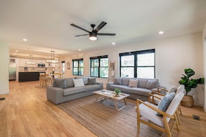 2BR + 2.5BA Lake Chatuge Front Cabin W/ Mountain Views! | Living area
