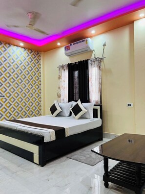 Chambre Deluxe double, vue sur la ville | Bureau, système d’insonorisation, accès au Wi-Fi (inclus)