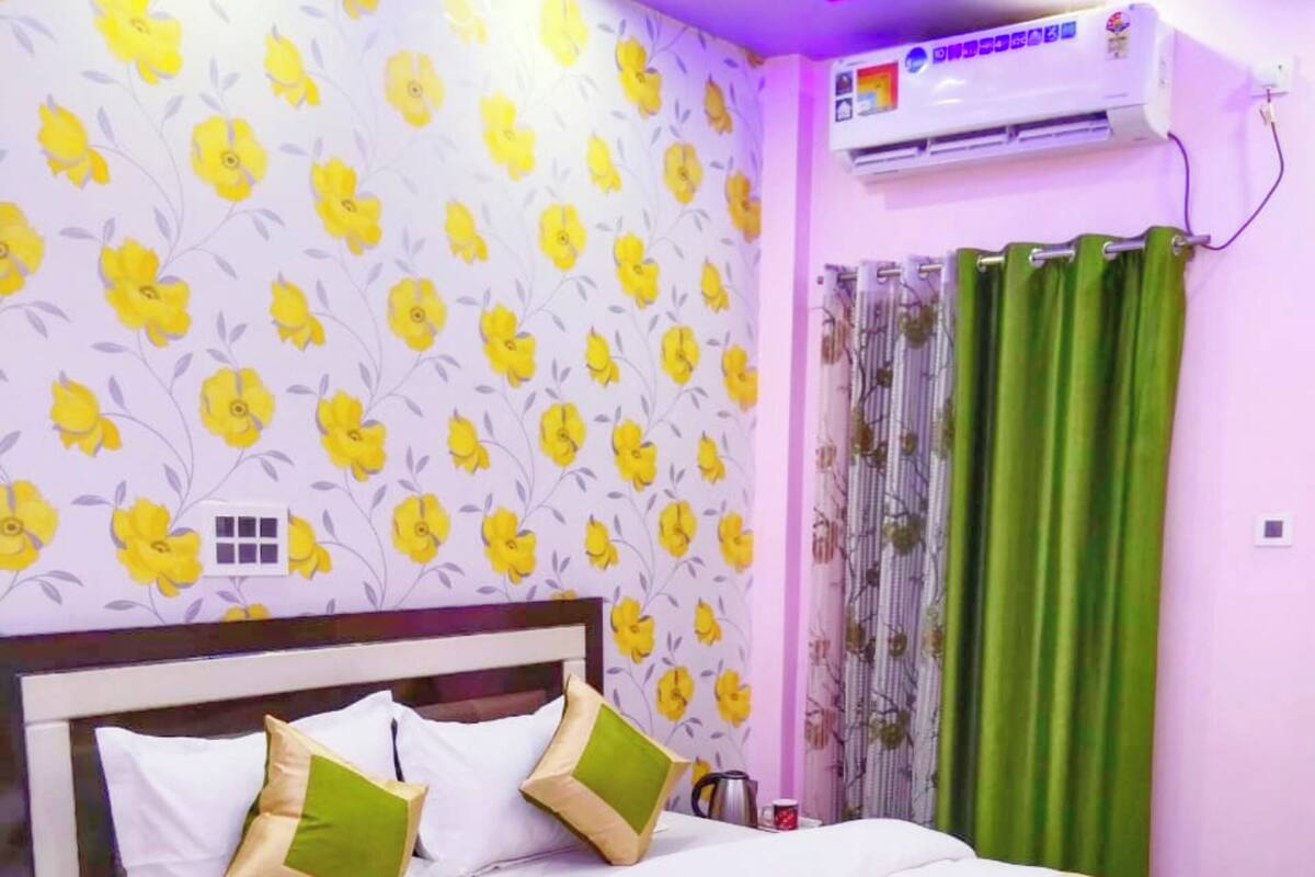 Deluxe Double Room, City View | Desk, soundproofing, free WiFi, bed sheets