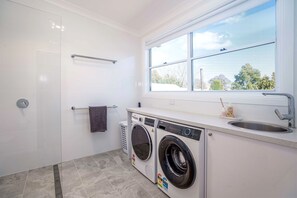 Interior - Paddington Villa 2 - Wi-fi, Netflix (Orange)