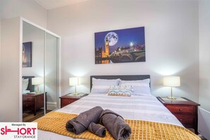 2 bedrooms, iron/ironing board, WiFi, bed sheets - Paddington Villa 2 - Wi-fi, Netflix (Orange)