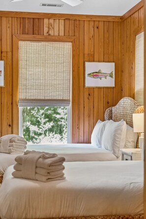 5 habitaciones, tabla de planchar con plancha, internet y ropa de cama 