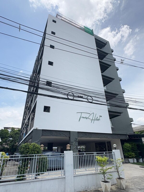 Oyo 75446 Travis Inthamara 49 - Bangkok