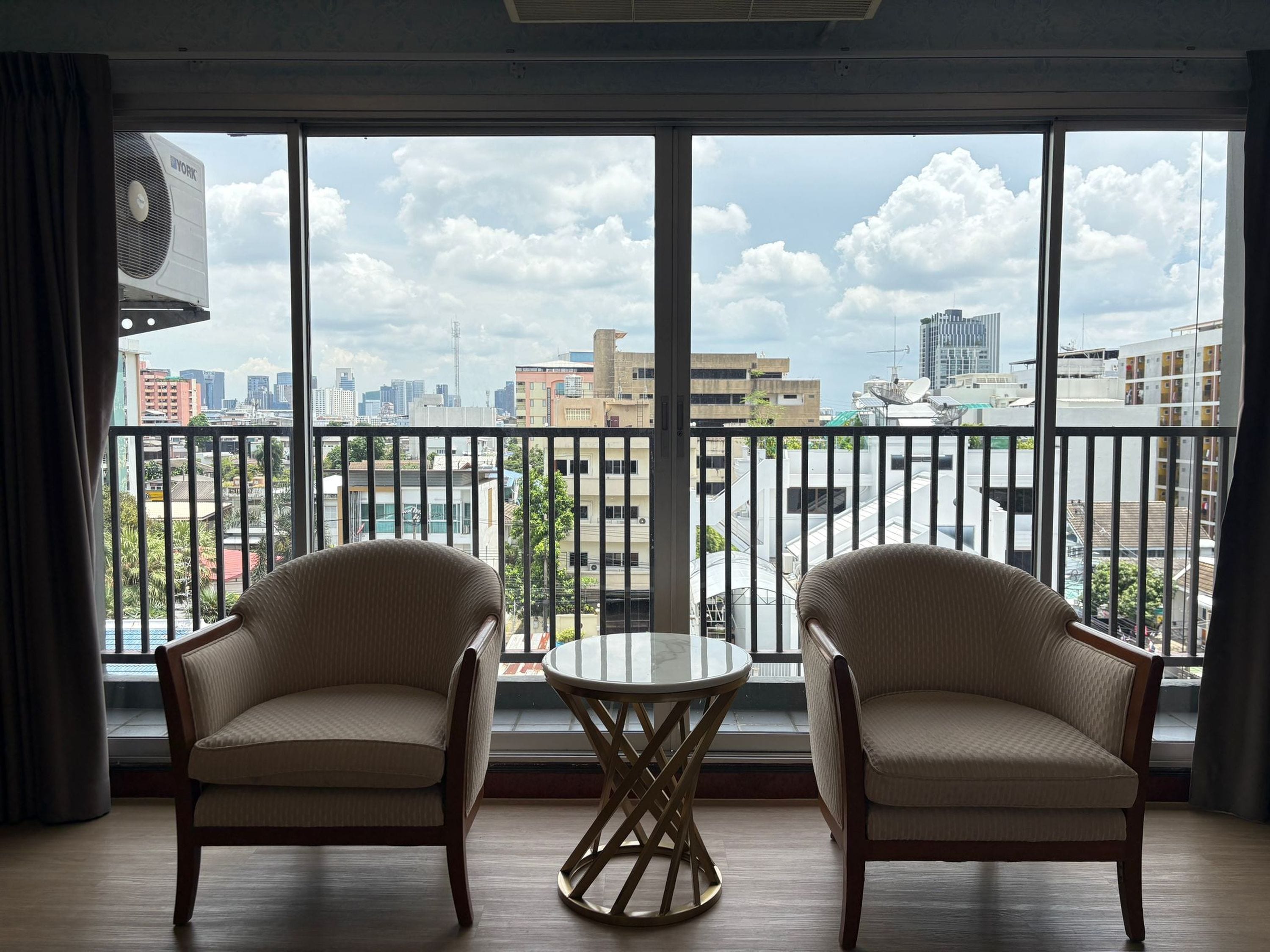 华丽双人房 | 办公桌、笔记本电脑工作区、床单