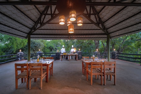 Restaurant. Aranyak Resort Bandhavgarh
