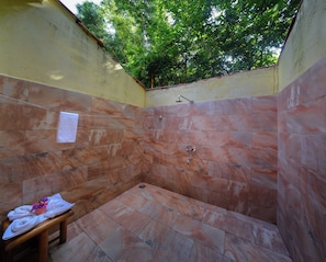 Premium Room | Bathroom | Shower, rainfall showerhead, designer toiletries, hair dryer - Aranyak Resort Bandhavgarh (Manpur)