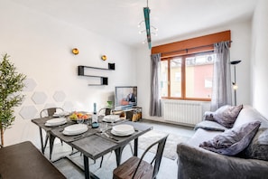 Family Apartment, 3 Bedrooms, Balcony (Appartamento Silvia) | Living area | 21-inch Smart TV with satellite channels