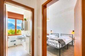 Family Apartment, 3 Bedrooms, Balcony (Appartamento Silvia) | Bathroom | Shower, hair dryer, bidet, towels
