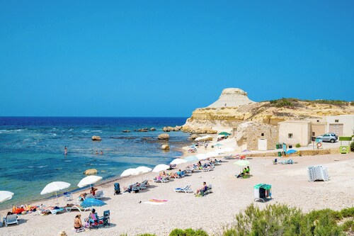 Salini Suites  Luxury Studio Apartments With Sea View and Bath