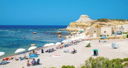 Salini Suites Luxury Studio Apartments With Sea View and Bath