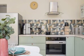 Refrigerador, horno, placa de cocina, lavavajillas