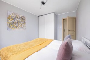 2 bedrooms, iron/ironing board, WiFi, bed sheets