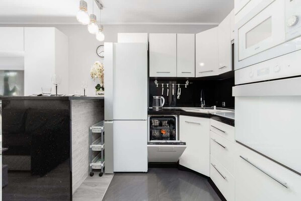 Fridge, microwave, oven, stovetop