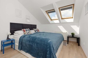 3 bedrooms, iron/ironing board, WiFi, bed sheets