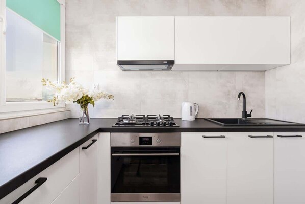 Fridge, microwave, oven, stovetop
