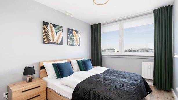1 bedroom, iron/ironing board, WiFi, bed sheets - Elegant Apartment in Wroclaw | Close to Main Railway Station (Wroclaw)
