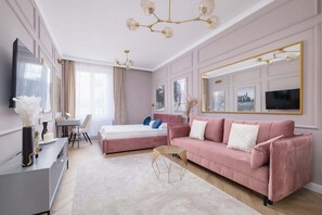 2 bedrooms, iron/ironing board, WiFi, bed sheets - Elegant Apartment | Air Conditioning, Balcony, Close to Market Square (Kraków)