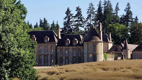 Exterior. Château de La Rivière