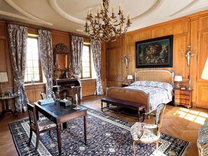 Romantic Room | Egyptian cotton sheets, premium bedding, down comforters, in-room safe - Château de La Rivière (Pontgouin)