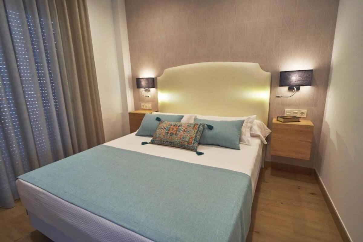 Double Room, Terrace | Minibar, in-room safe, desk, laptop workspace