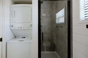 Dutxa, assecador de cabells i tovalloles 