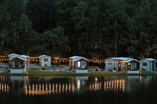 Exterior - Coyote Cabin at Creekside Hideaway (Gatlinburg)