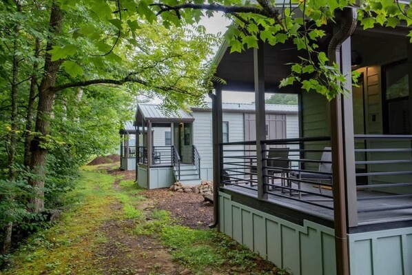 Exterior - Trout Cabin by Creekside Hideaway (Gatlinburg)