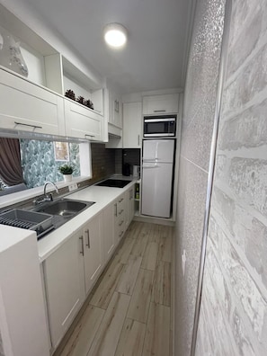 Fridge, microwave, stovetop, coffee/tea maker
