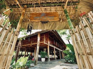 Mặt tiền nơi lưu trú
