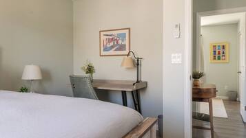 2 soverom og strykejern/-brett