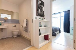 Bathtub, hair dryer, towels