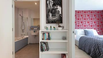 1 bedroom, iron/ironing board, travel cot, WiFi