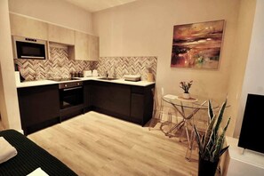 Interior - Large Studio Apt, Close to Beach w/ Free Parking! (Bournemouth)