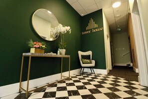 Interior - Gorgeous Family 2-Bed Apt w/ Free Gym & Parking (Bournemouth)