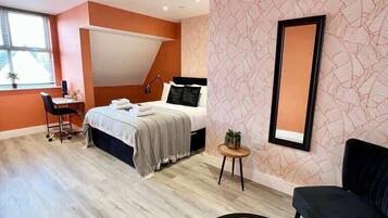 2 bedrooms, iron/ironing board, travel cot, WiFi