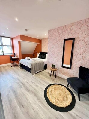 2 soverom, strykejern/-brett, reiseseng for barn og wi-fi