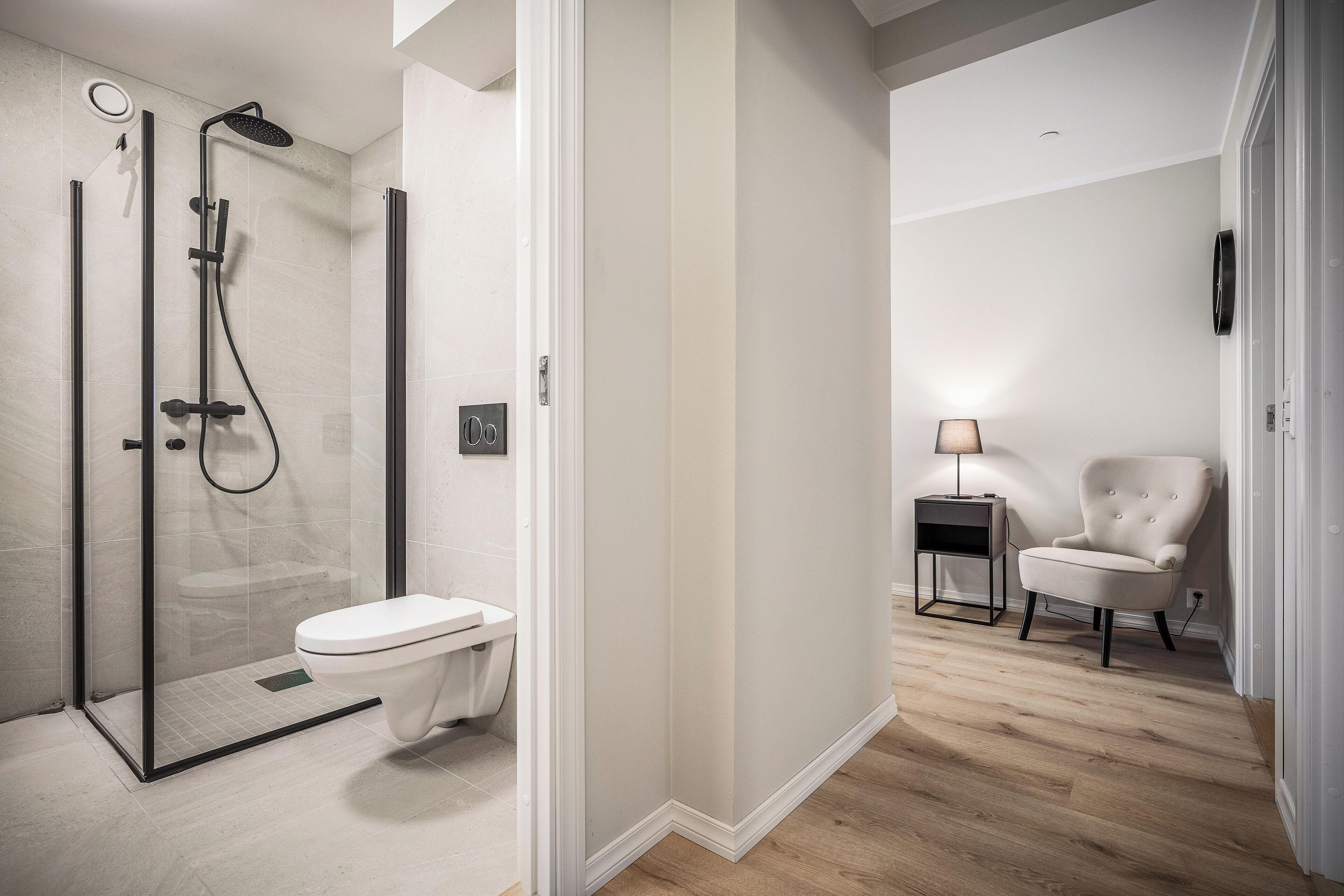 アパートメント 2 ベッドルーム | バスルーム | ヘアドライヤー、タオル、トイレットペーパー