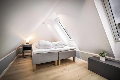 Appartement, 2 chambres | Fer et planche à repasser, accès au Wi-Fi (inclus)