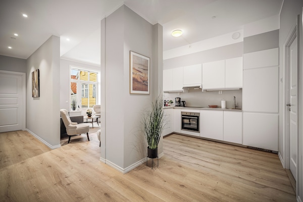 Appartement, 3 chambres | Coin séjour | Télévision à écran plat