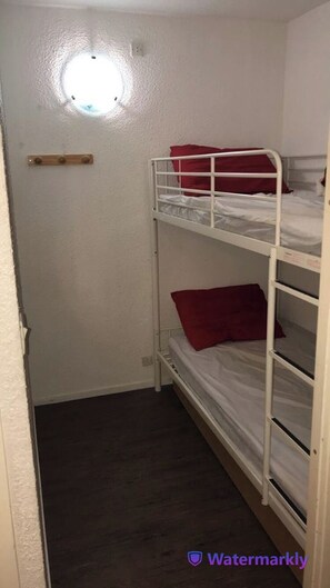 2 bedrooms