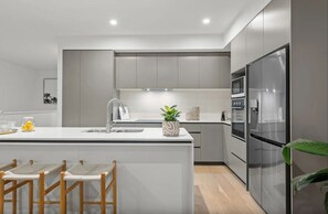 Micro-ondes, four, plaque de cuisson, lave-vaisselle